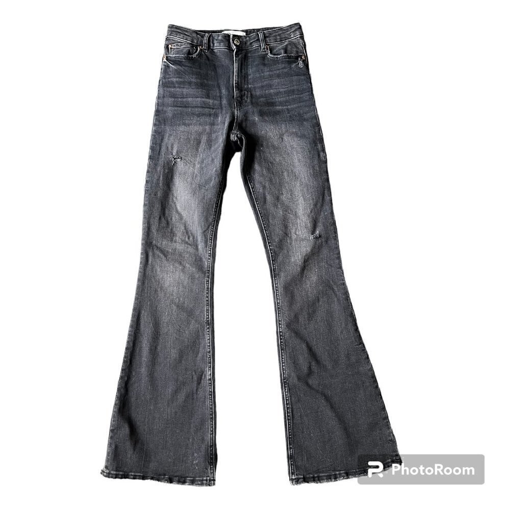 Zara High Rise Flare and wide leg Black Women’s jeans. Size 6